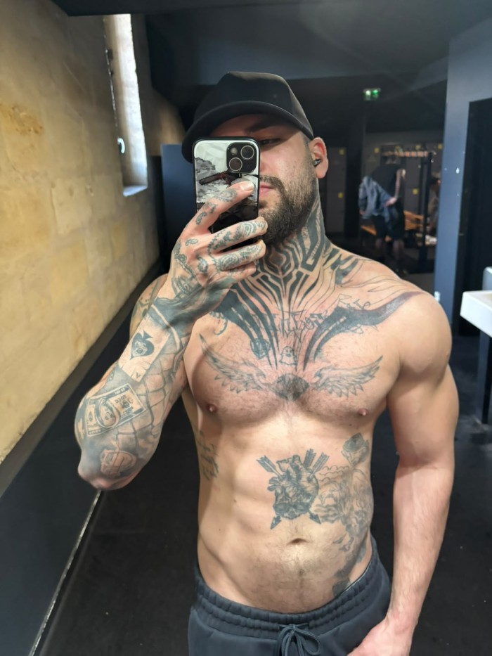 HOMBRE VARONIL DISPUESTO AL PLACER EN BENIDORM