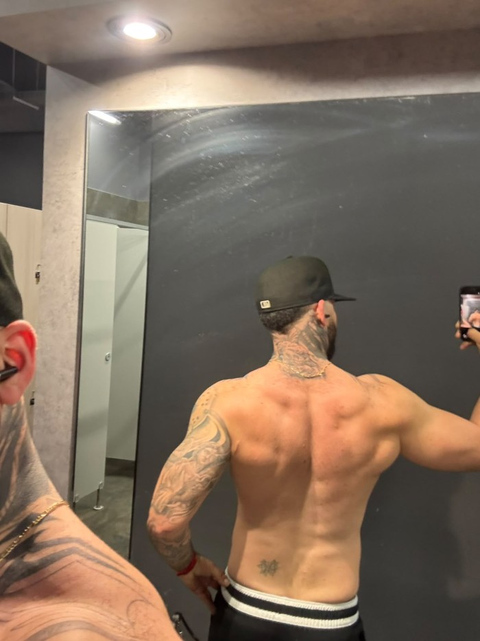 HOMBRE VARONIL DISPUESTO AL PLACER EN BENIDORM