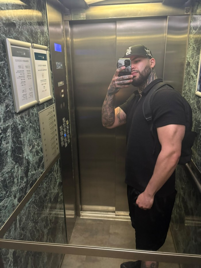 HOMBRE VARONIL DISPUESTO AL PLACER EN BENIDORM