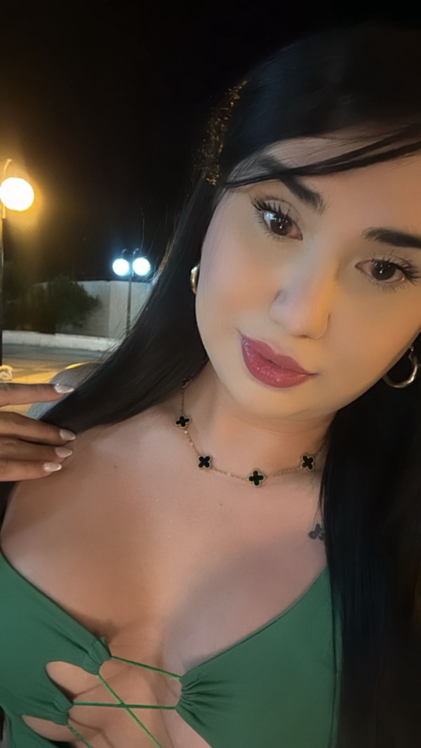 Niñata TRANSEXUAL Morbosa y Fiestera en MESA Y LÓPEZ