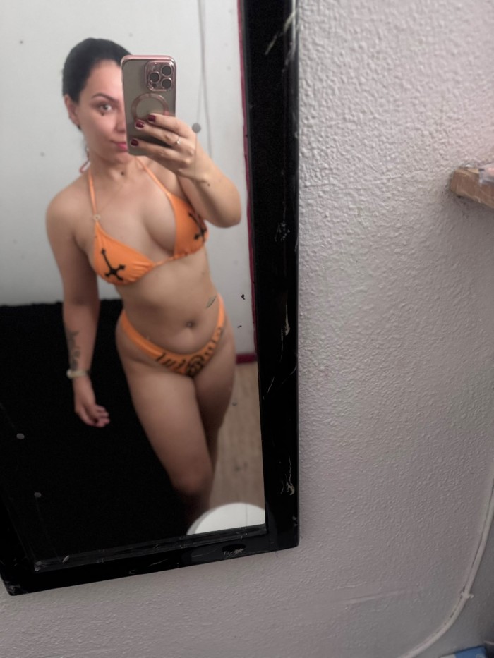 Brasileña cachonda fiestera y muy caliente