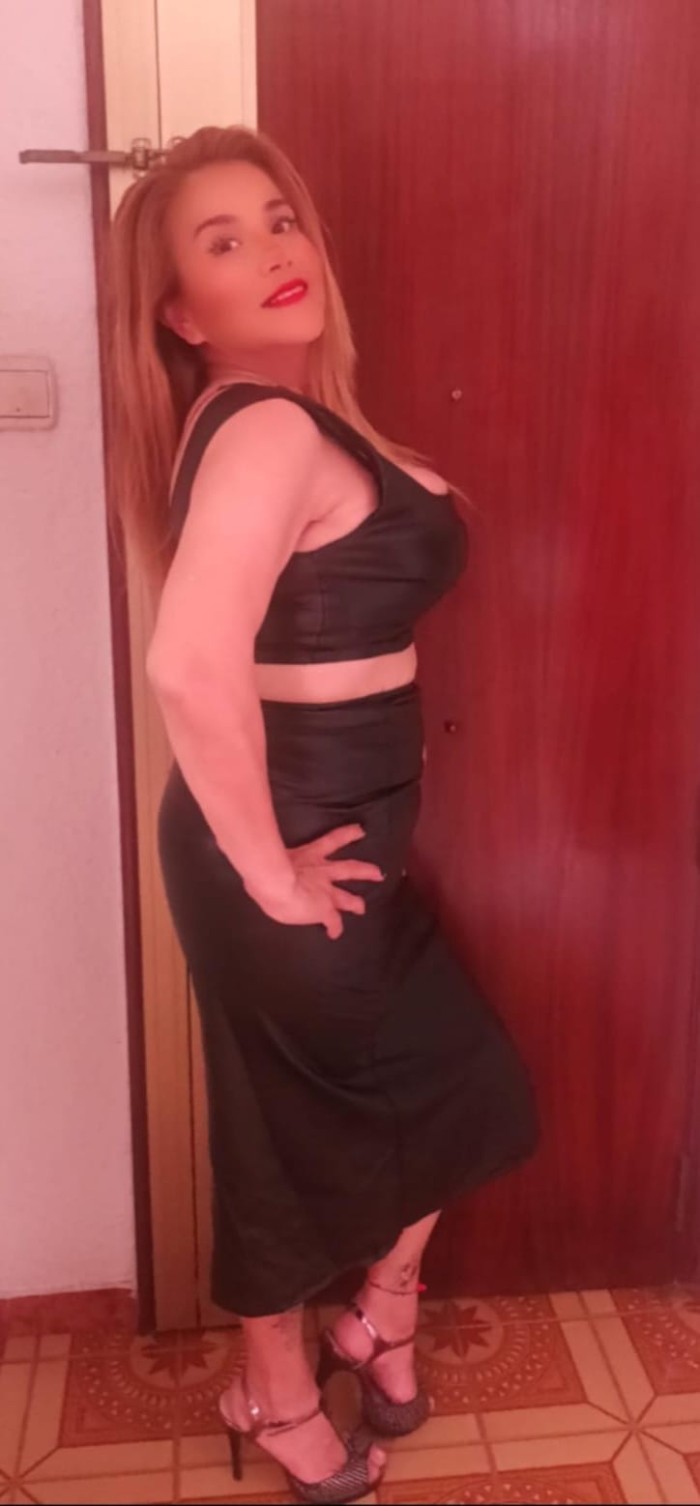 DELICIOSA ENTREGADA ARDIENTE ADICTA AL PLACER
