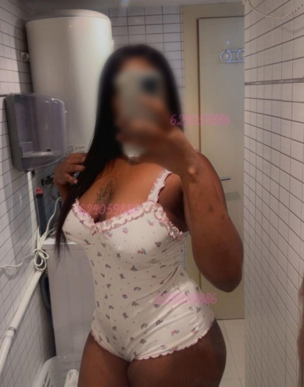 Labios sensuales, curvas exquisitas, muy morbosa