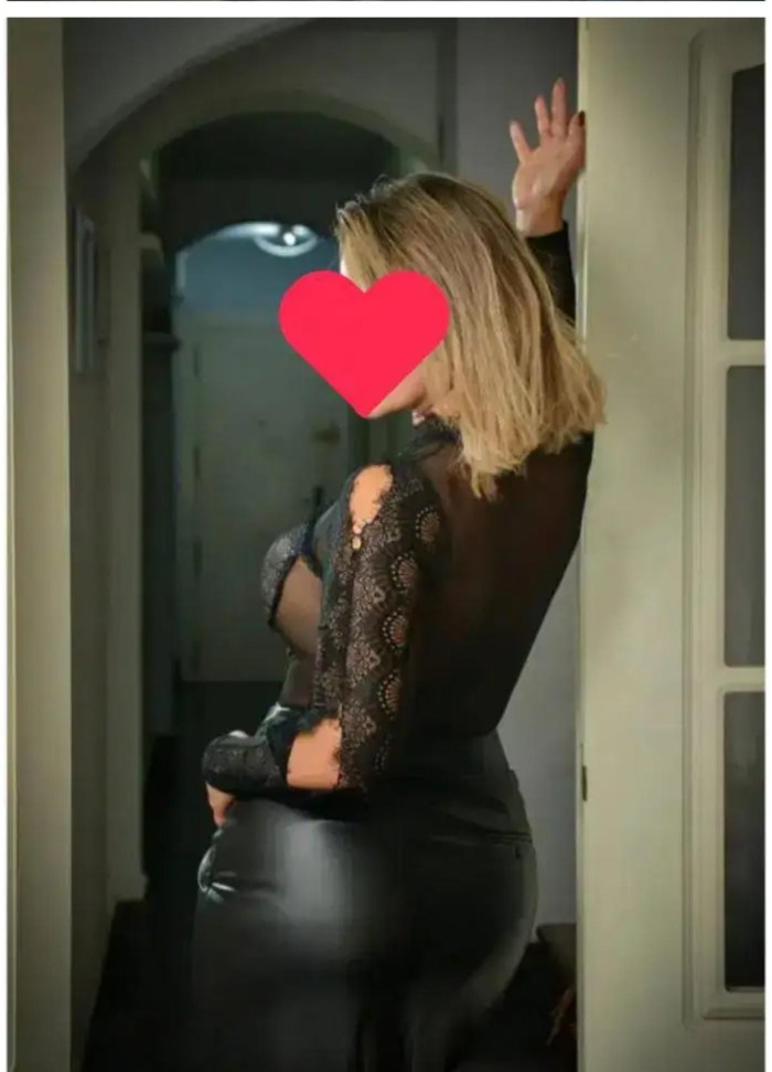 RUBIA MADURITA SENSUAL Y ATREVIDA