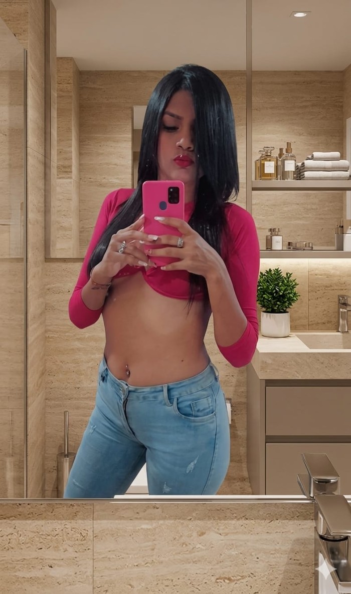 Carla RECIÉN LLEGADA FOTOS REALES FIESTERA A TOPE