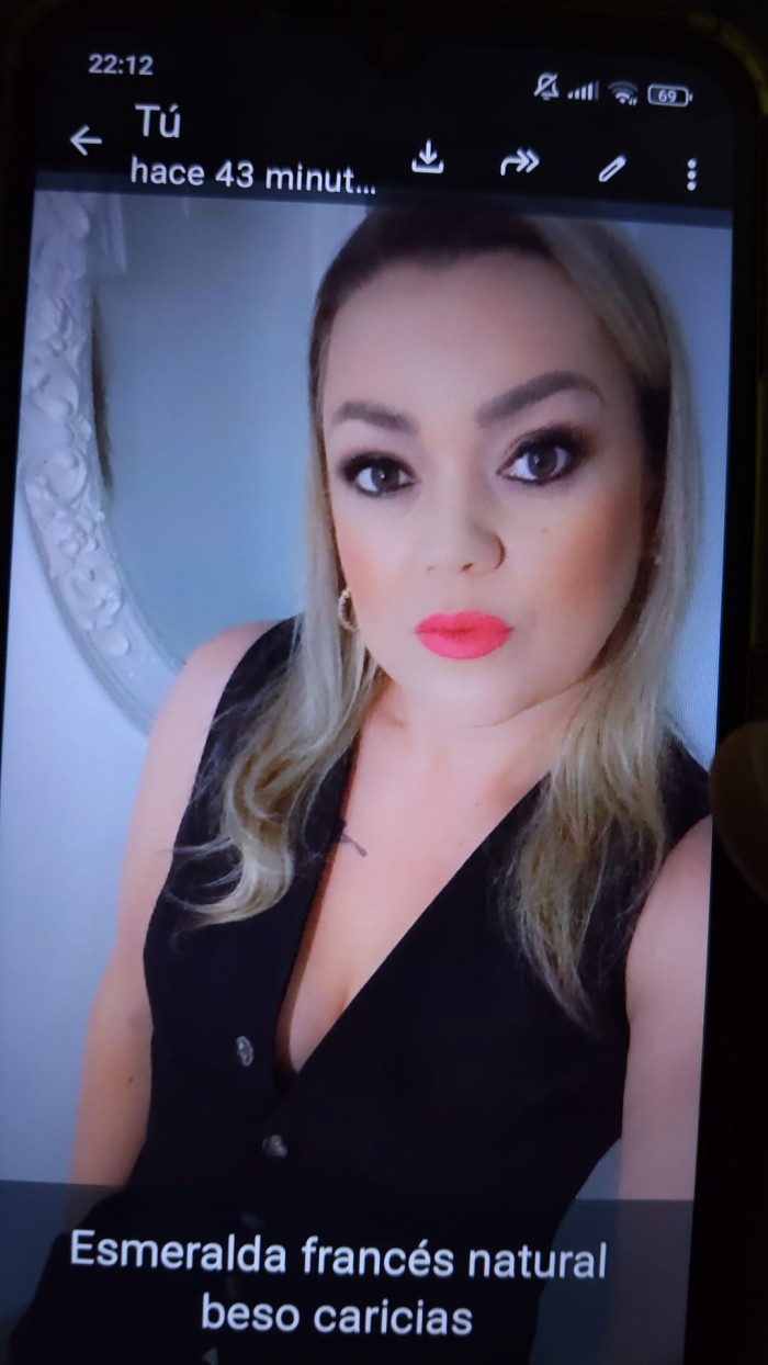 Perra en la cama sexo sevagen cachonda complacient