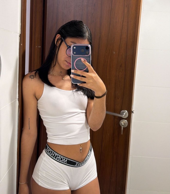 Joven cita cariñosa