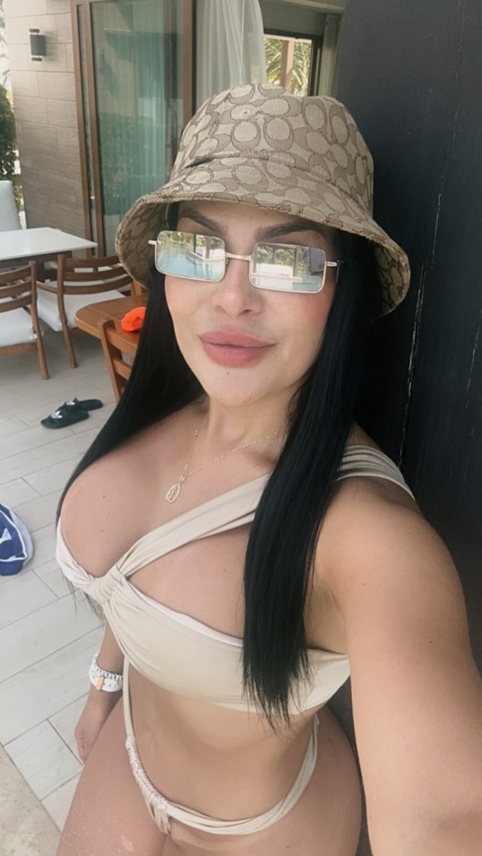 SEDUCTORA COLOMBIANA ALEGRE CARIÑOSA FIESTERA
