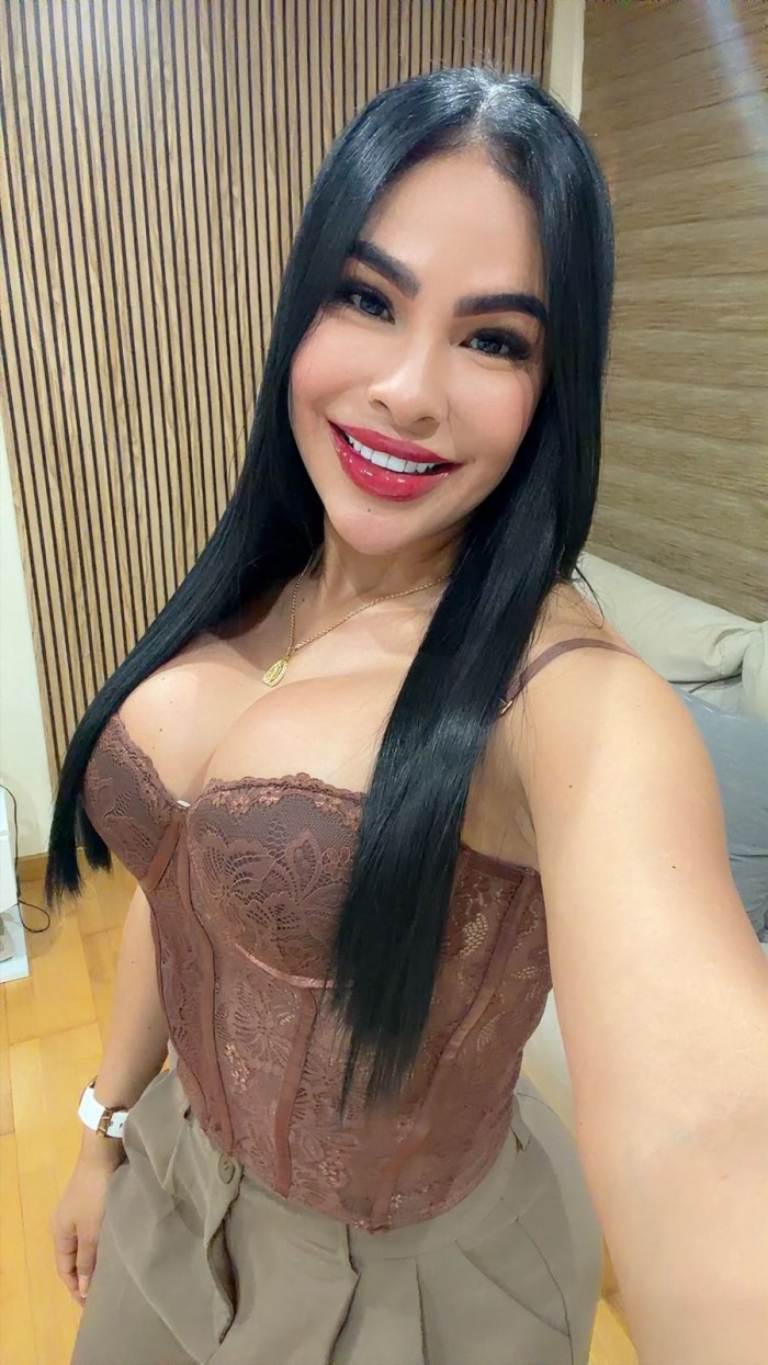 SEDUCTORA COLOMBIANA ALEGRE CARIÑOSA FIESTERA