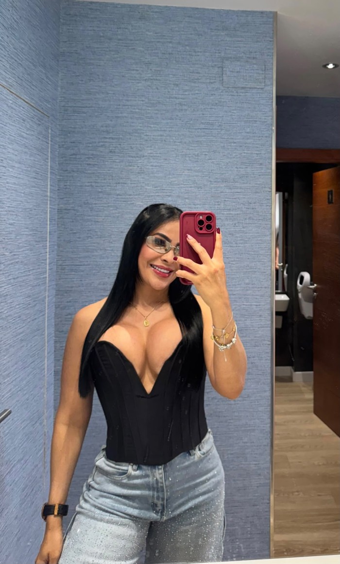 SEDUCTORA COLOMBIANA ALEGRE CARIÑOSA FIESTERA