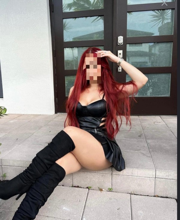 RUBÍ , GRIEGO Y  encantadora latina en TETUAN