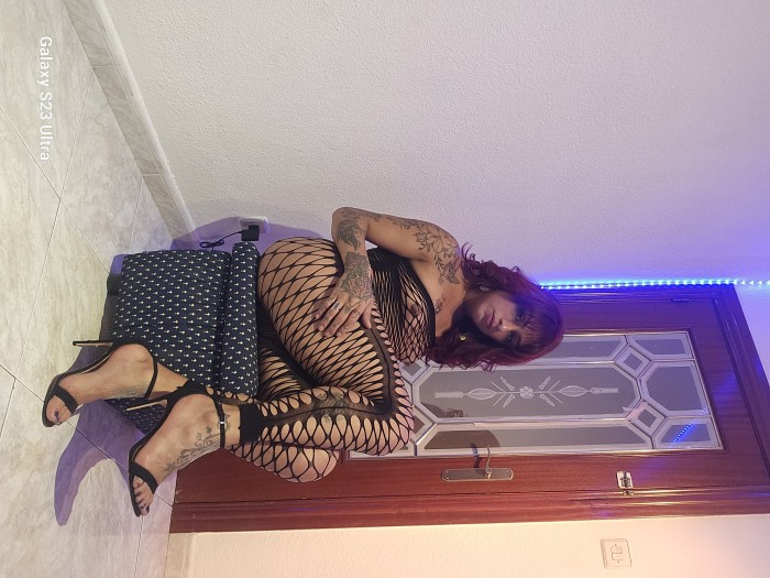 Latina dominante versátil