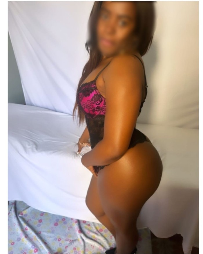 MADURITA ARDIENTE MORENA MUY IMPLICADA