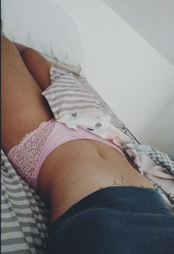 MIA NOVEDAD MUY GOLOSA, CACHONDA Y COMPLACIENTE