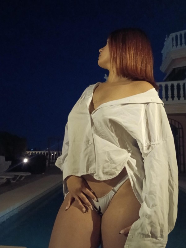 MIA NOVEDAD MUY GOLOSA, CACHONDA Y COMPLACIENTE