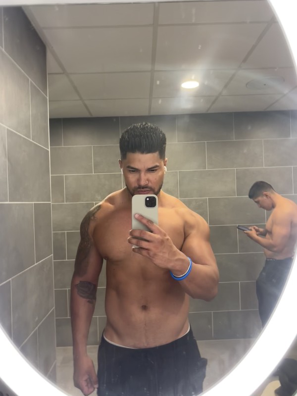 Latino musculoso