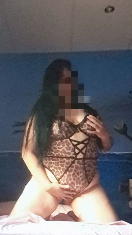 Una latina inexperta ven y disfrutemos juntos