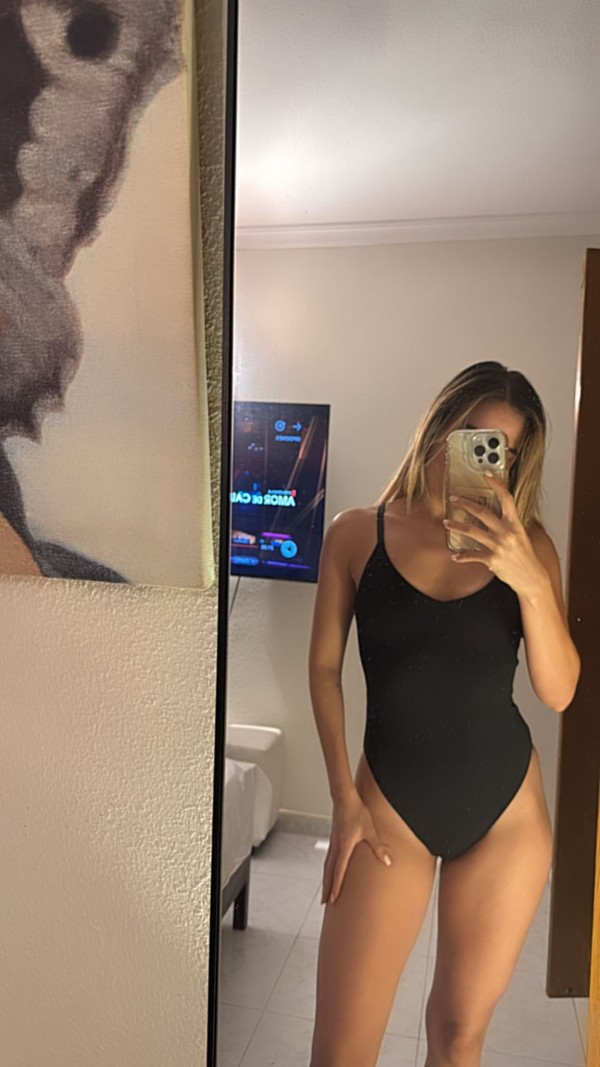 Dulce chica fiestera cachonda