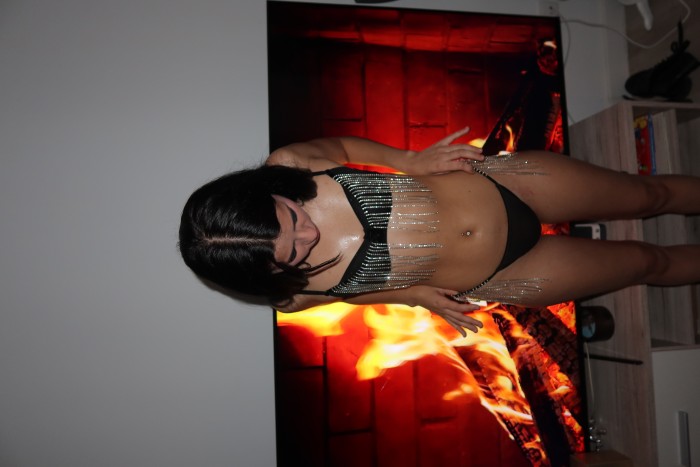 DAKOTA FLACA ALTA CON CURVAS DE INFARTO NINFOMANA