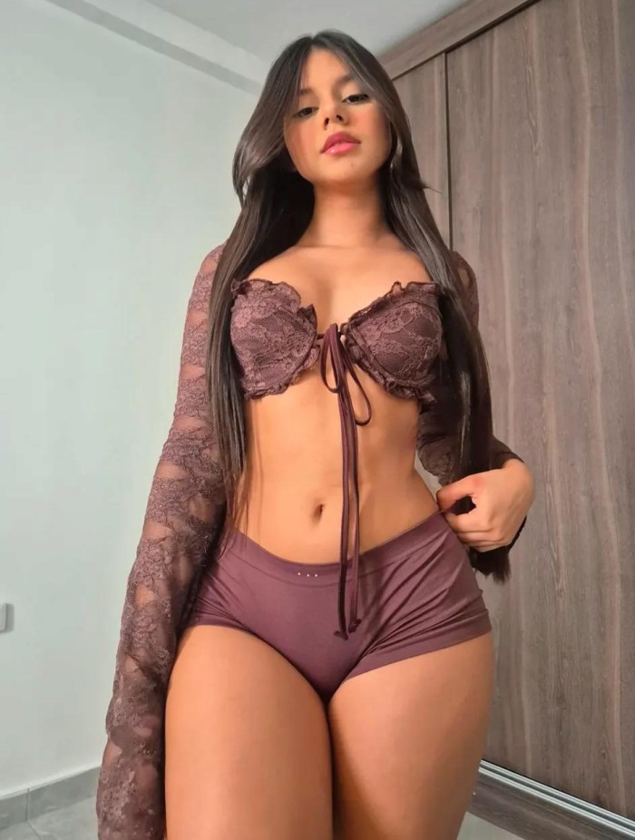Gabriela joven colombiana 24 hrs recien llegada