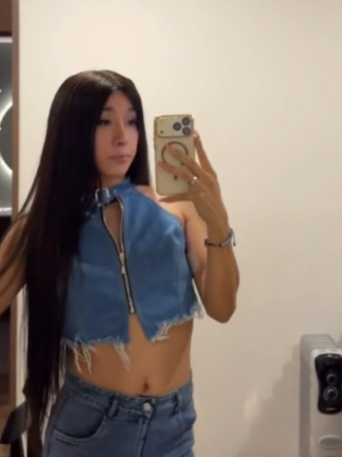 Travesti Sheila, activa erección eyaculación.