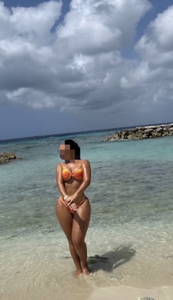 Recién llegada Latina fiestera cachonda 24 horas