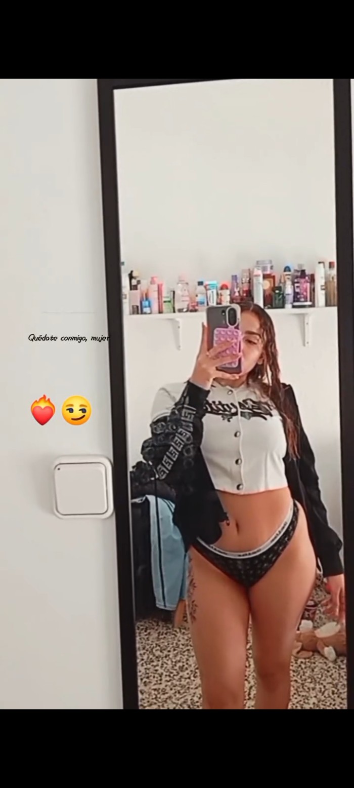 Jovencita experta en placer complaciente