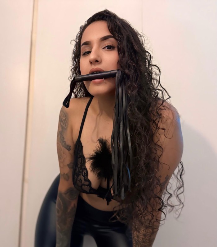 DOMINANTE AMA CANARIA ( BDSM )