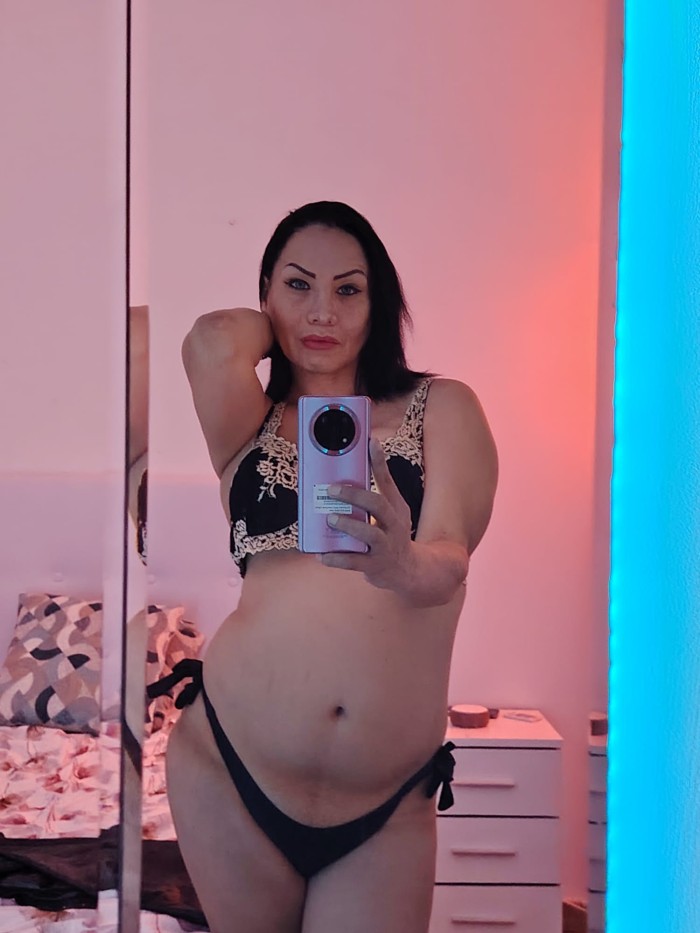CLAUDIA, ARGENTINA MUY ARDIENTE
