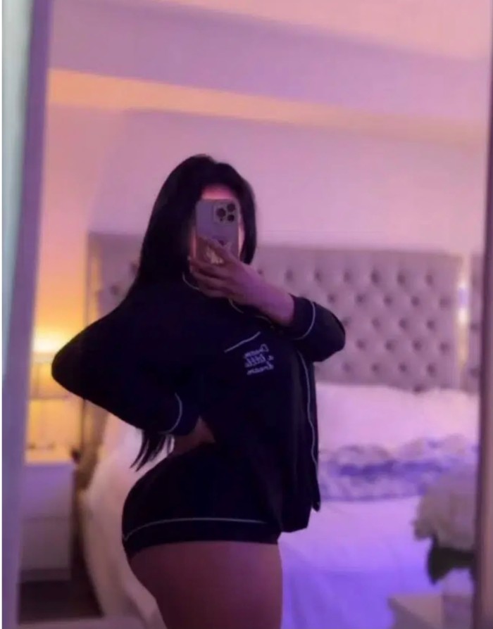 HERMOSA SENSUAL ARDIENTE DESEOSA DE SEXO