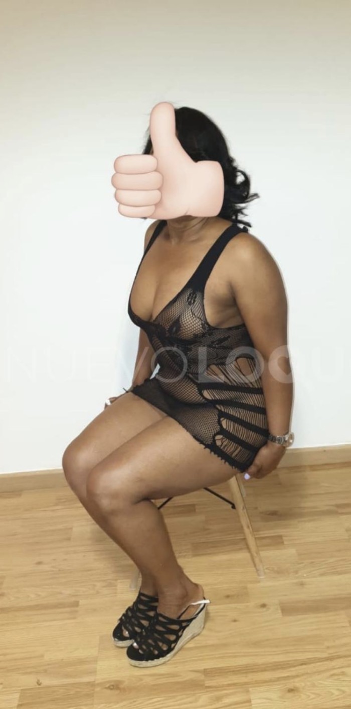 Mulata Súper cariñosa con un culaso, Fiestera. 24H