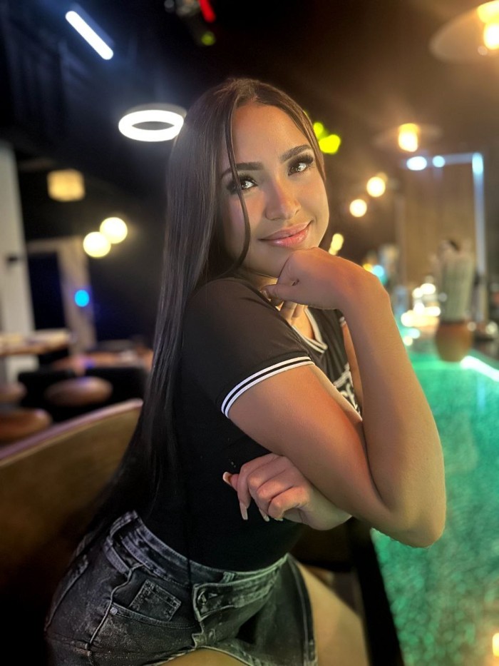 BOMBA DE SEXO COMPLACIENTE A TUS CAPRICHOS