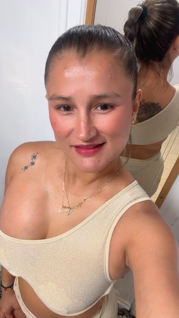 VEN Y DISFRUTA UNA CITA CON UNA ARDIENTE LATINA