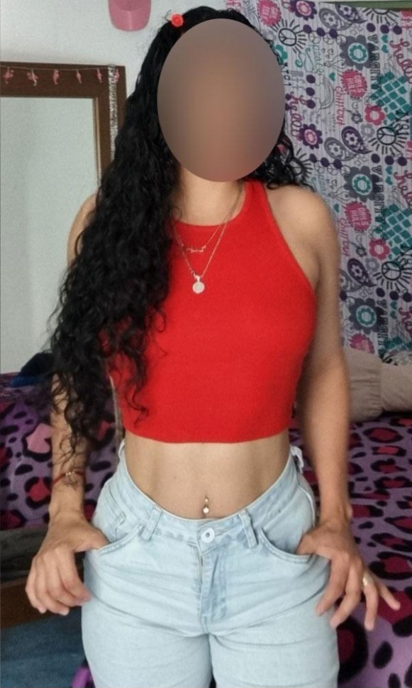 Subcioname el coñito y follame duro.soy Fiestera