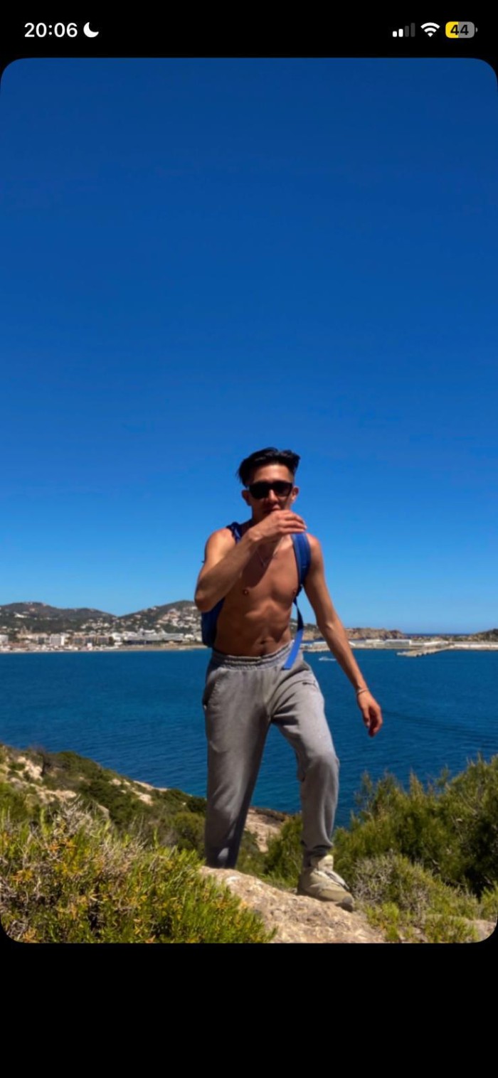 Hola a todos soy un chico joven  guapa  y versátil