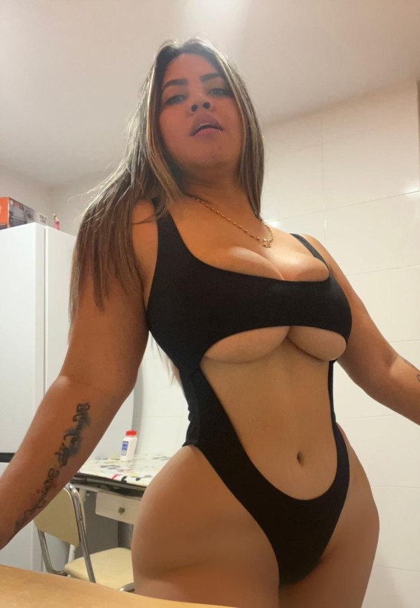 DULCE Y ARDIENTE LATINA