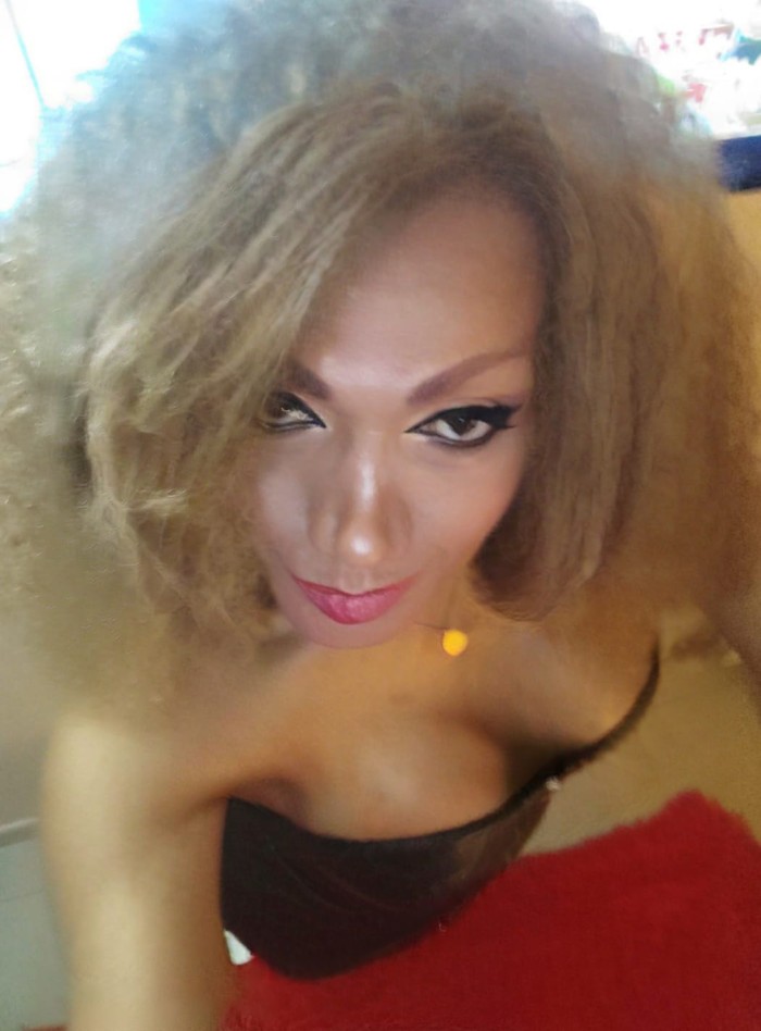 DIOSA DEL BESO NEGRO EXPERTA EN PRINCIPIANTES BLACK KISS QUEEN GRANOLLERS