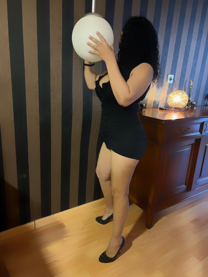 Luna brasileña madurita masajista profesional