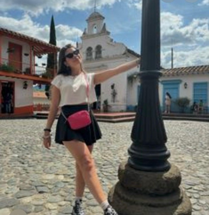 LATINA DE LUJO, EXPLOSIVA Y CARIÑOSA