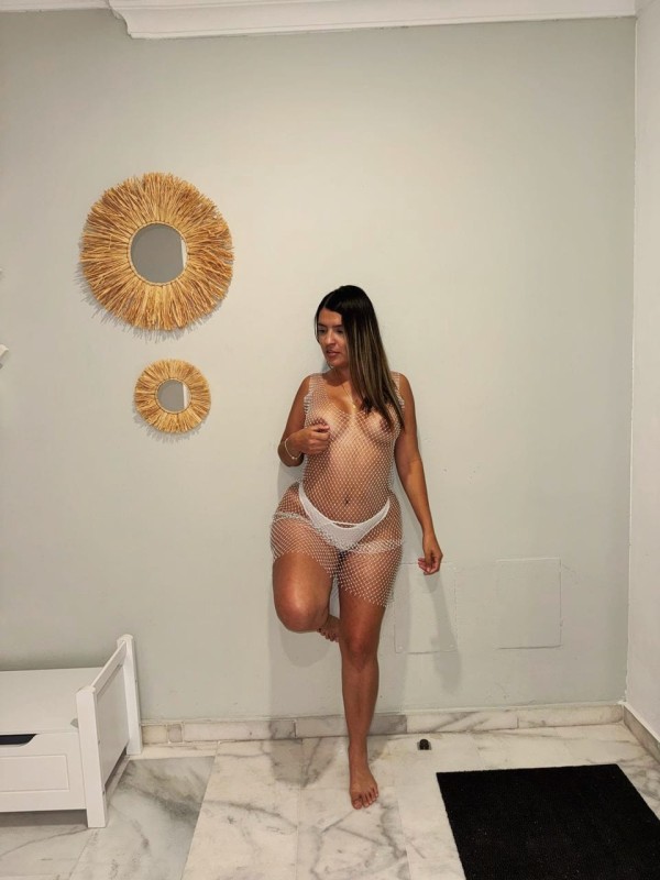 Isabela hermosa colombiana recién llegada