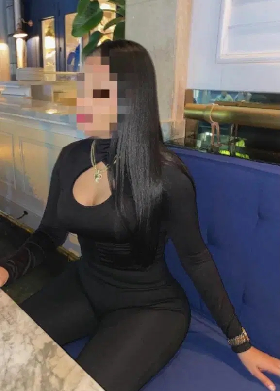 Daniela fiestera francés muy ensalivado
