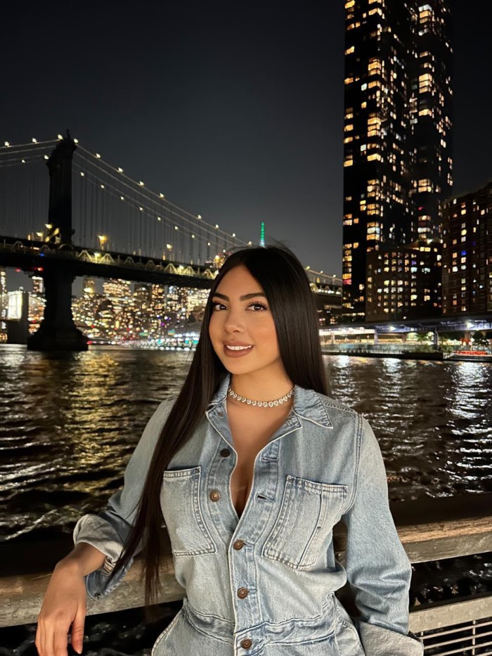 jovencita de LUJO recién llegada tengo ganas de FO