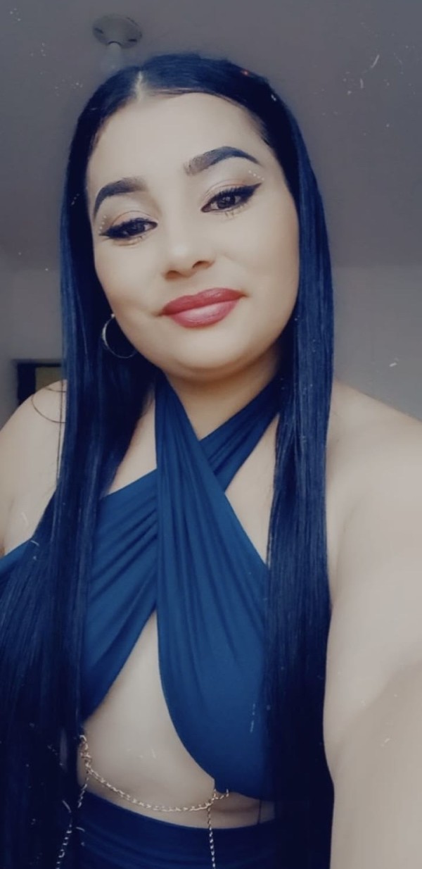 CAROLINA MUY COMPLACIENTE Y FIESTERA