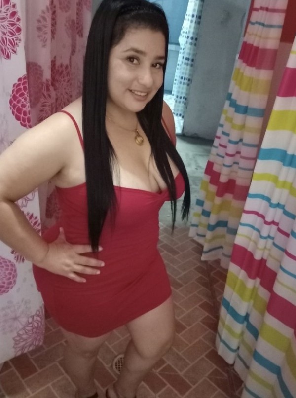 CAROLINA MUY COMPLACIENTE Y FIESTERA