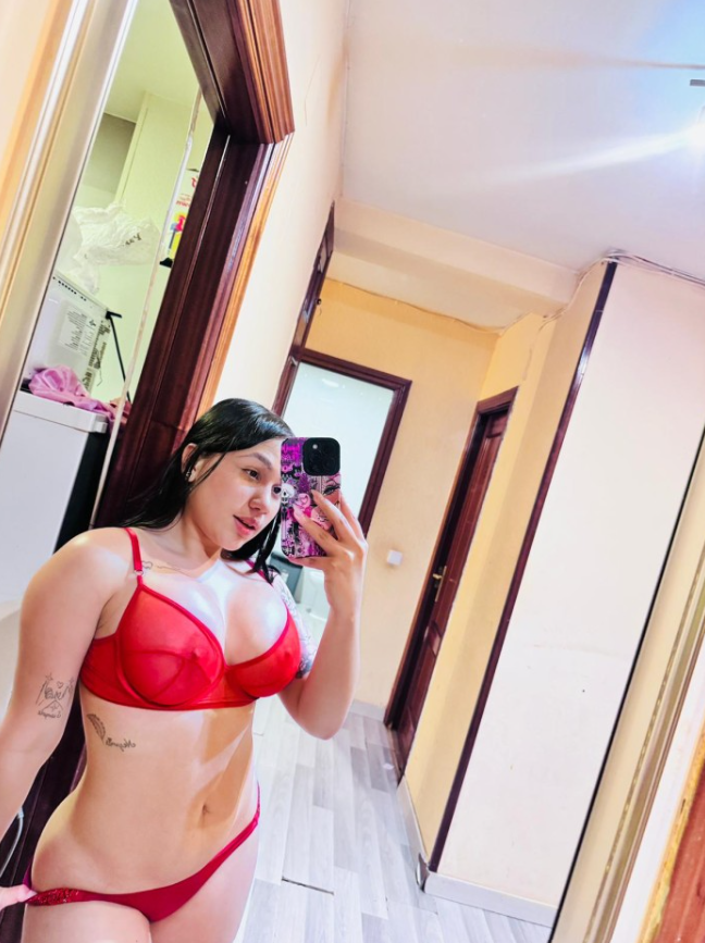 EXOTICA LUJURIOSA SENSUAL COMPLACIENTE CON GANAS