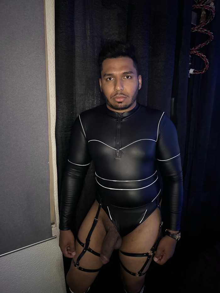 HOMBRE MASAJISTA COMPLACIENTE DISPUESTO AL PLACER