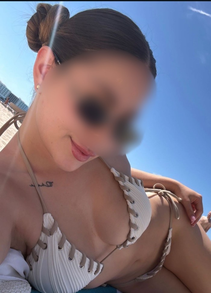 DIOSA DEL PLACER COMPLACIENTE SIN LIMITES