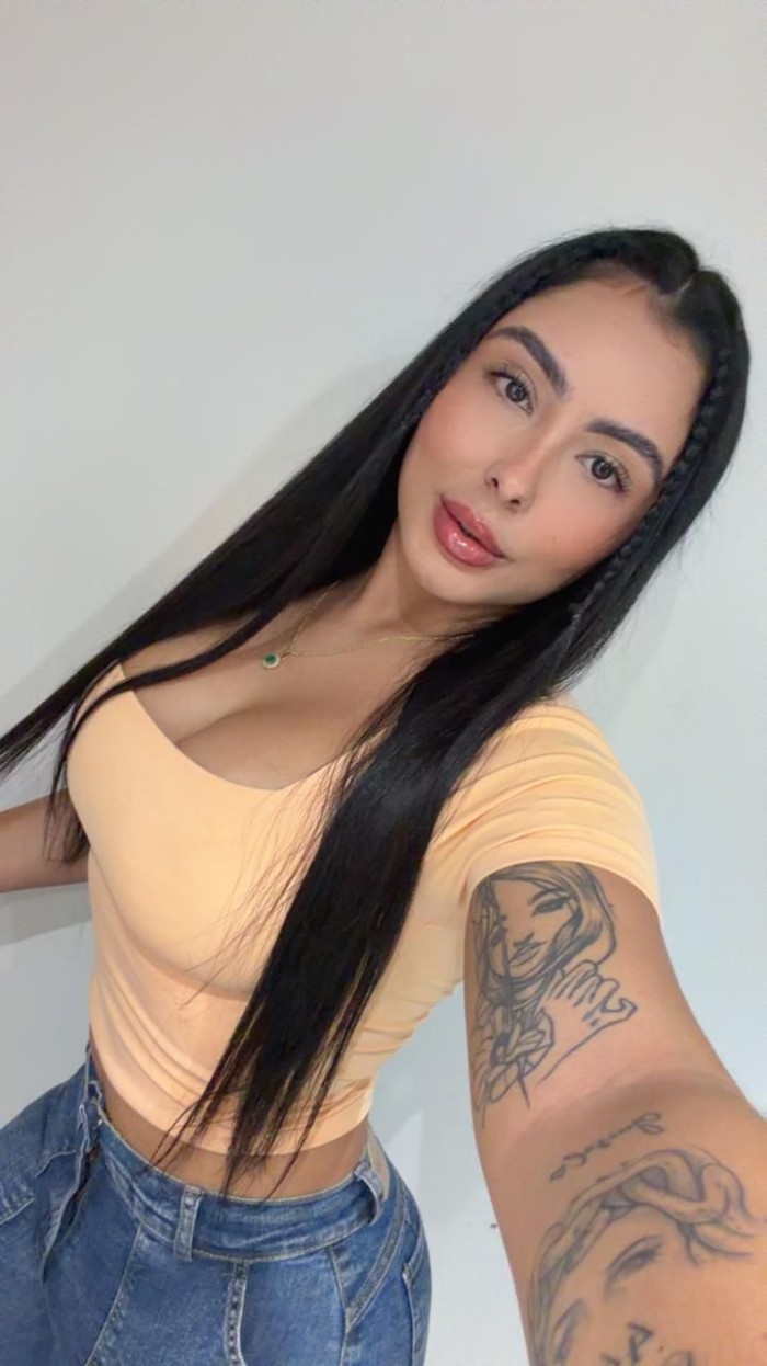 SOY SARA, COLOMBIANA QUE ENCENDERÁ TUS FANTASÍAS