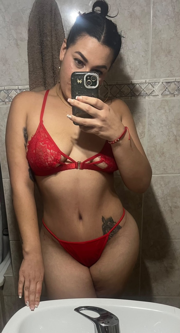 SARA  SIMPATICA COLOMBIANA CON GANAS  DE TI EMPURIABRAVA – 632244236