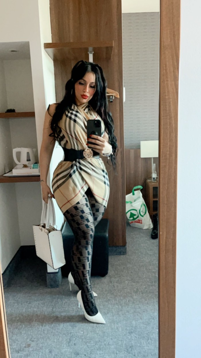 Paulina fiestera y muy cachonda